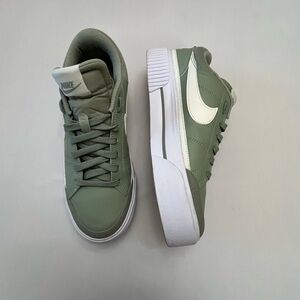 Nike Women's  Court Legacy Lift platform  Sneakers